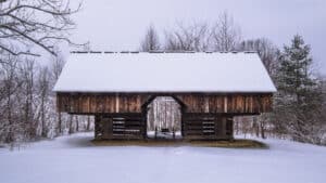 snow covered barn in cades cove